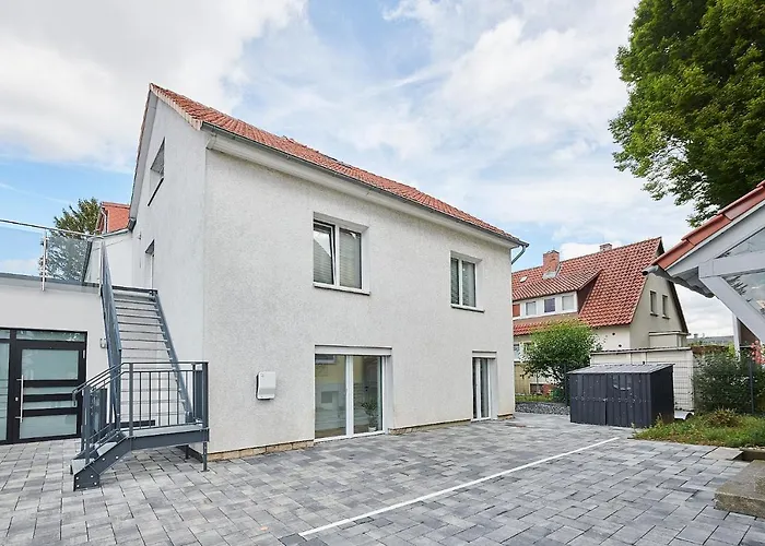 Wohnträumerei-Design Apartment-NETFLIX- Aussenbereich mit Sitzgelegenheit