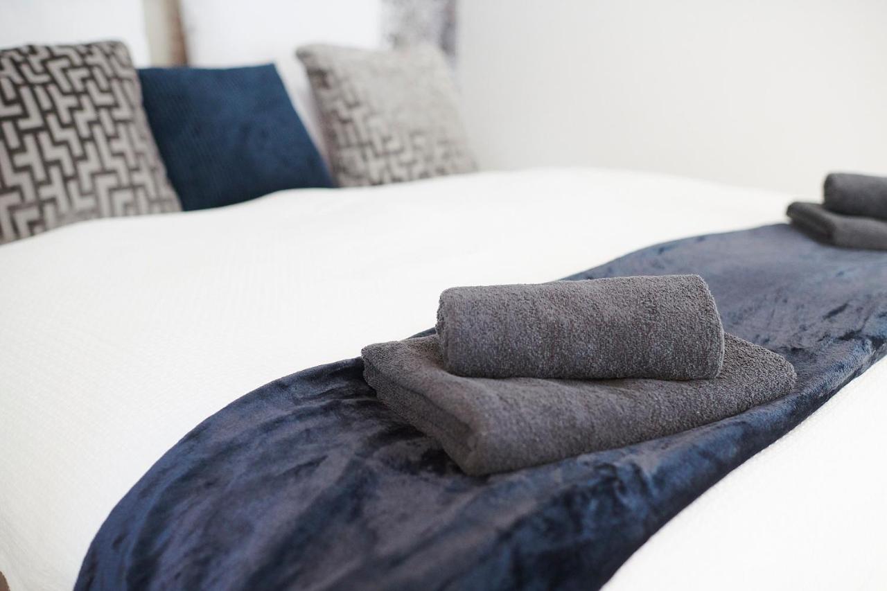 Wohnträumerei-design Apartment-netflix- Aussenbereich Mit Sitzgelegenheit *