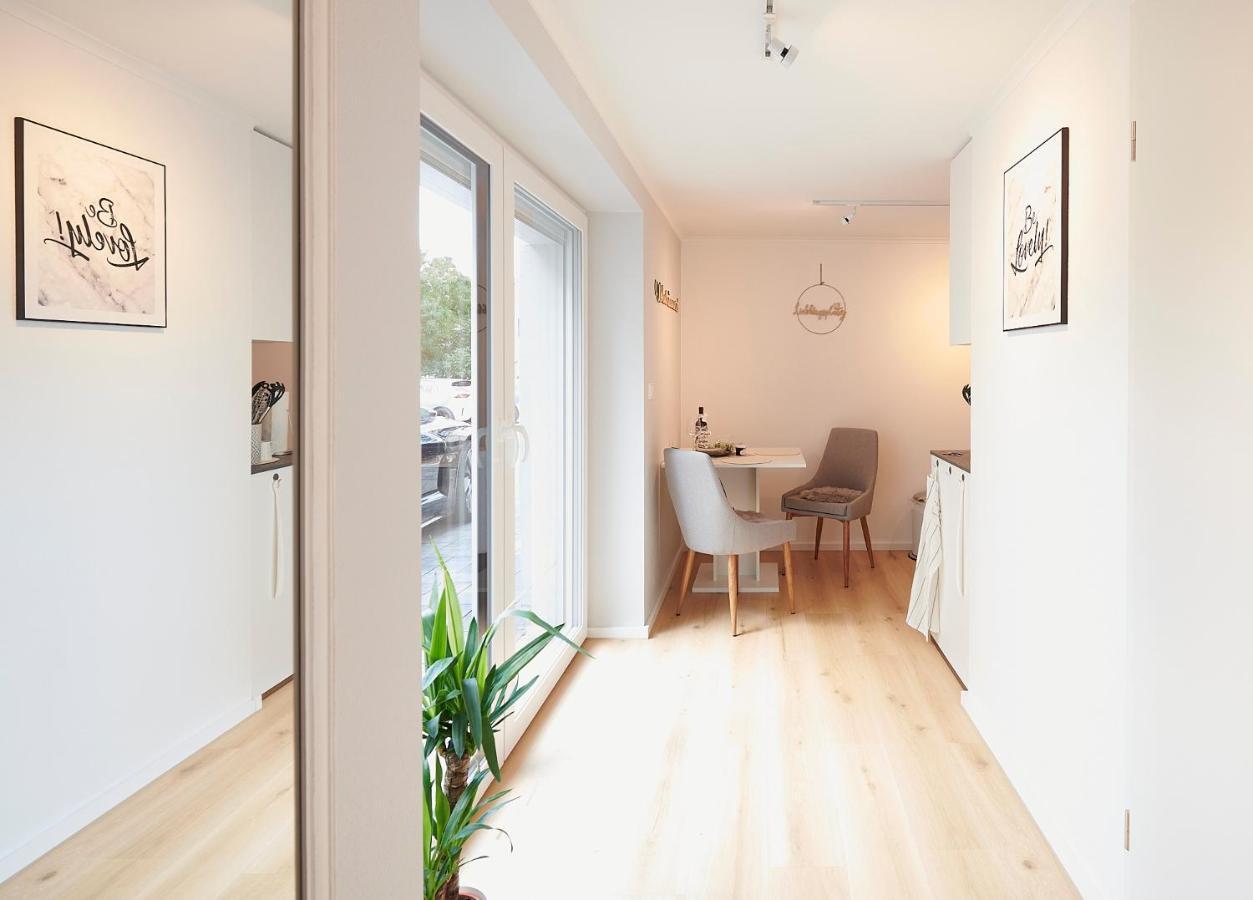 Wohnträumerei-design Apartment-netflix- Aussenbereich Mit Sitzgelegenheit